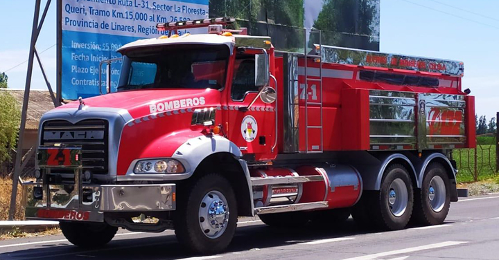 Bomberos de Colbún reciben nueva carro aljibe 