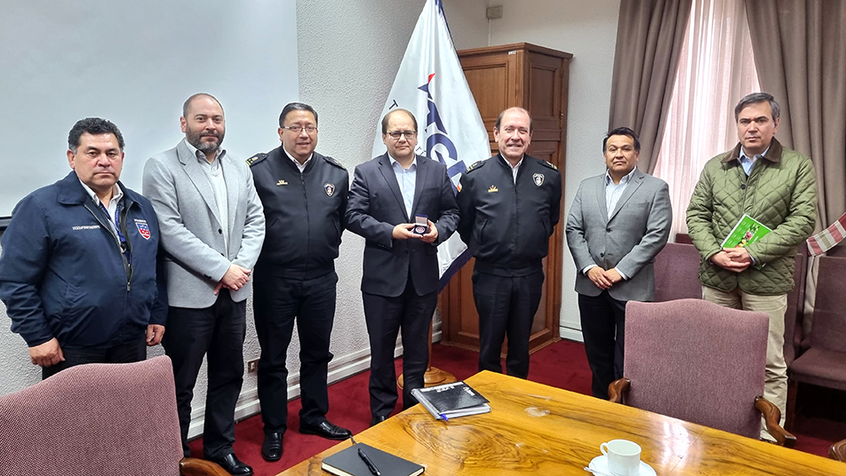 Tesorero General de la República recibió al Presidente Nacional de Bomberos en reunión protocolar