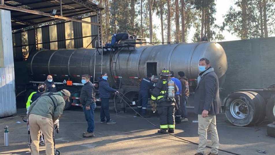 Bomberos de Viña del Mar trabajaron con equipos Hazmat en emergencia donde fallecieron tres trabajadores 