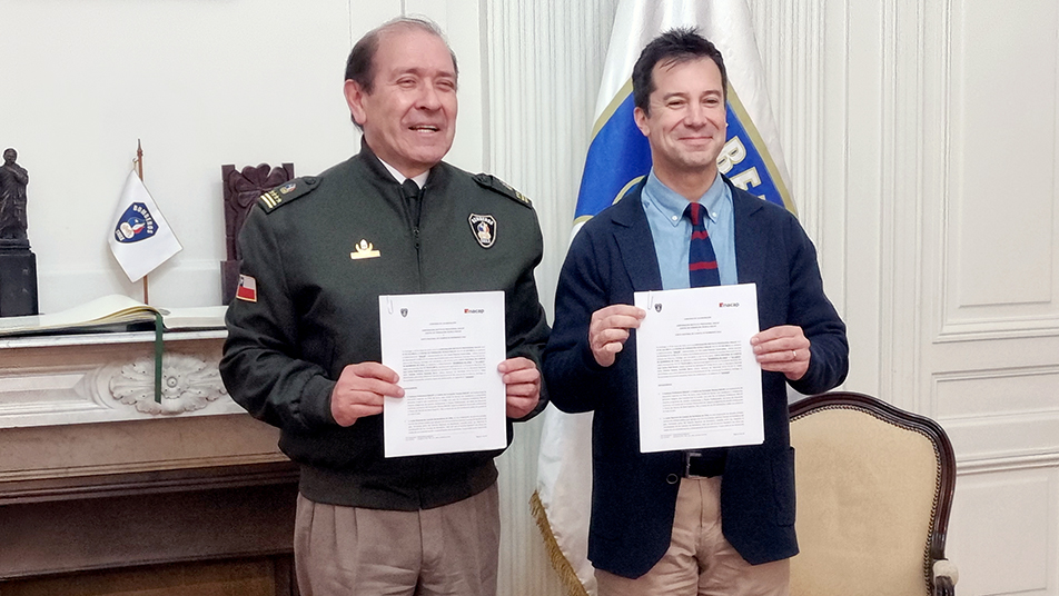 Bomberos de Chile e Inacap firman acuerdo de colaboración 