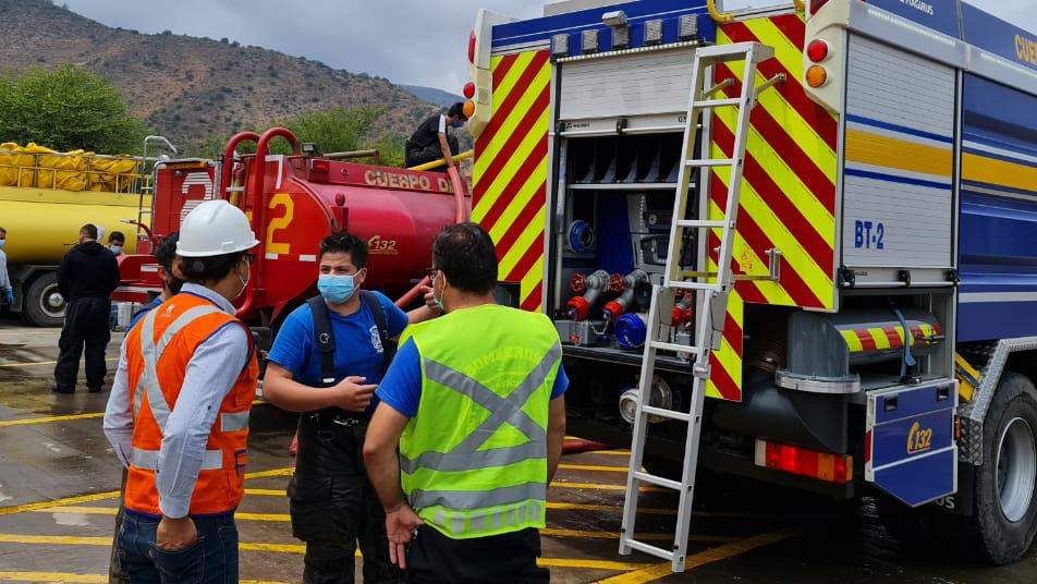 Ante eventual corte de suministro de agua potable, Bomberos de la Región Metropolitana activan plan de contingencia