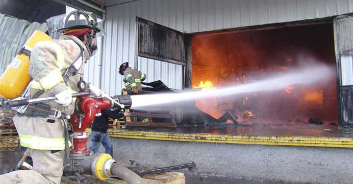 Aprueban nuevos beneficios para bomberos que sufran accidentes o enfermedades