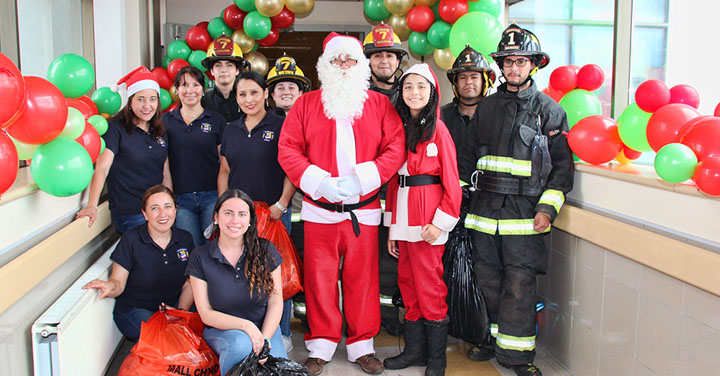   Viejito Pascuero Bombero visitó a los niños internados en el Hospital Regional de Temuco  