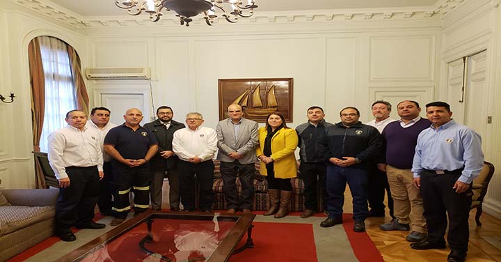 Bomberos de Tocopilla visitaron al Presidente Nacional