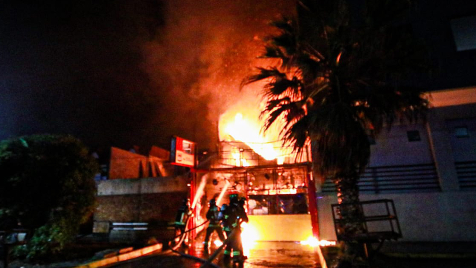 Bomberos de Iquique trabajó en incendio con tres víctimas fatales 