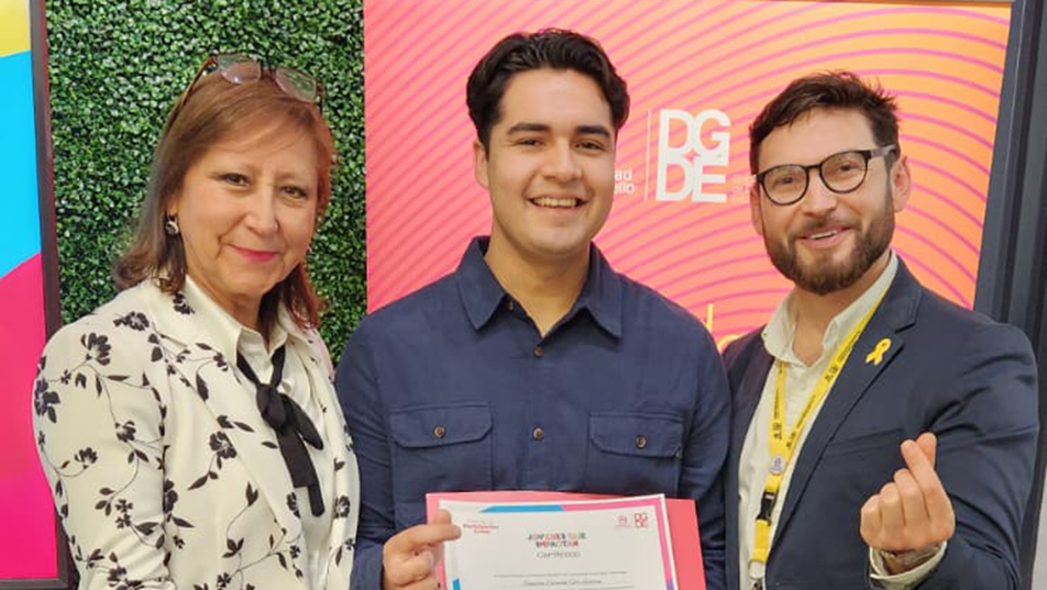 Bombero de Peñaflor fue reconocido en la 2ª versión de “Jóvenes que Impactan”