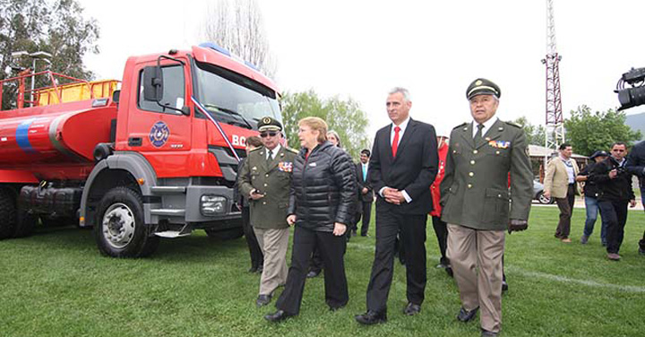 Presidenta Michelle Bachelet encabezó entrega de carros en O’Higgins