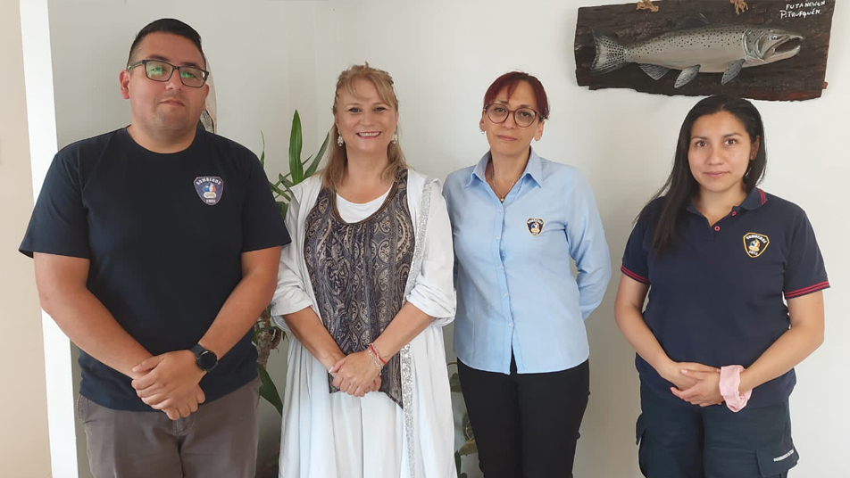 Bomberos de Pitrufquén se reúnen con alcaldesa de la comuna 