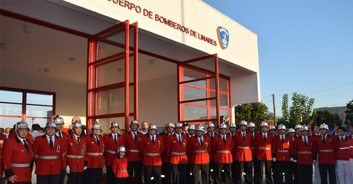 Presidente Nacional inauguró cuarteles de Bomberos en Curepto y Linares