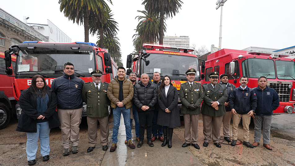 Bomberos de Limache, Olmué, Viña del Mar y Valparaíso recibieron nuevos carros
