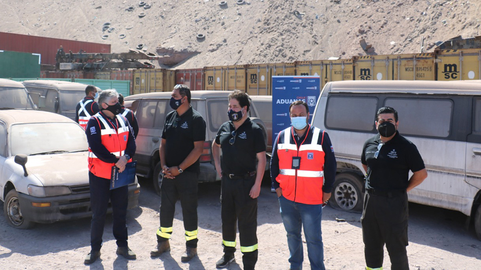 Aduanas donó 13 vehículos al Cuerpo de Bomberos de Iquique para entrenamiento de rescate vehicular