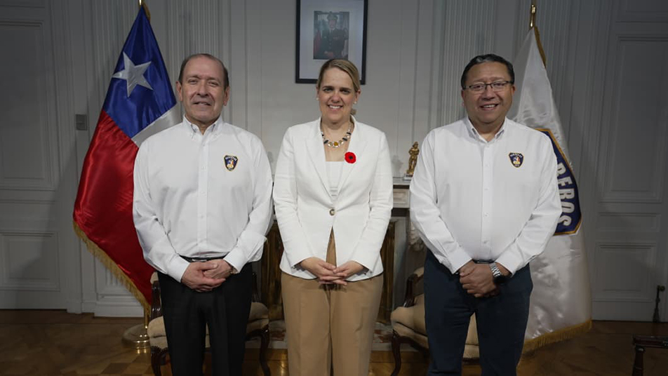 Bomberos de Chile y Embajada de Canadá estrechan vínculos de cooperación
