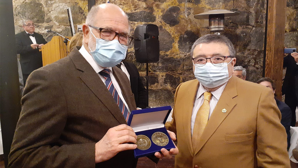Gran Logia de Chile efectuó homenaje al 171° Aniversario del Cuerpo de Bomberos de Valparaíso y otorgó medalla 