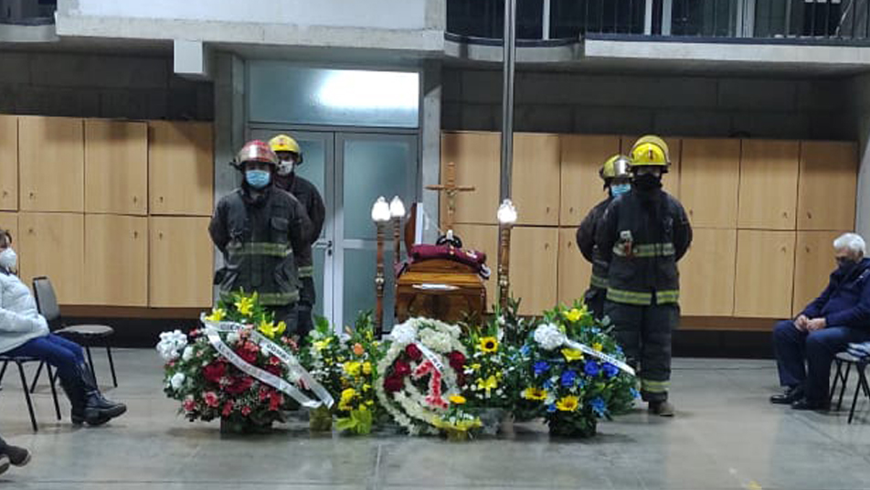 Pesar en Bomberos de todo el país por fallecimiento de la primera antigüedad nacional y Bombero Insigne de Chile 