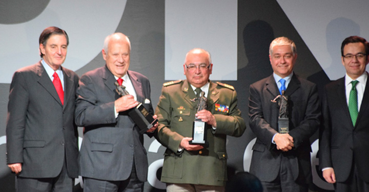 Bomberos de Chile recibió premio Diego Portales Palazuelos