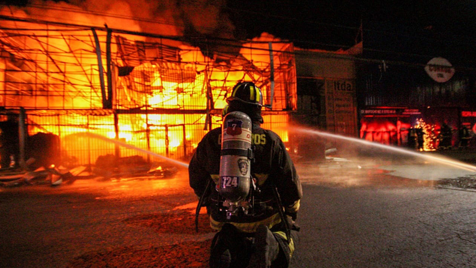 Al Senado proyecto que eleva las penas por atentados contra bomberos