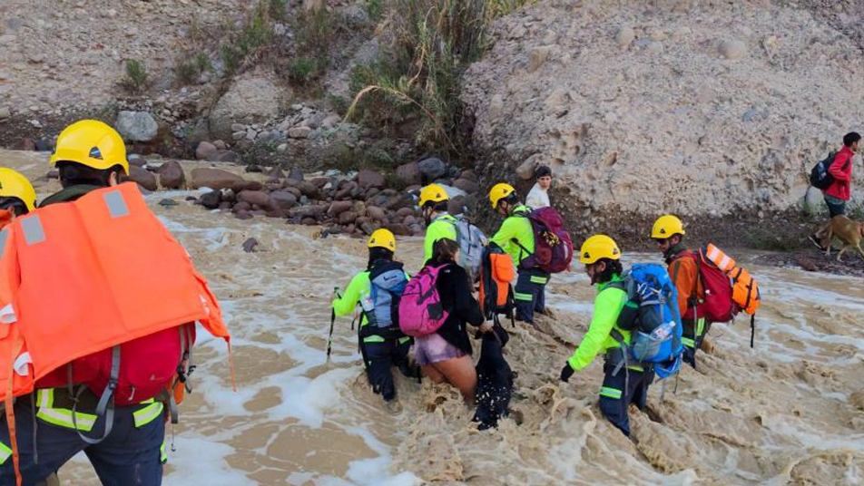 Bomberos rescata a cuatro personas camino al Santuario de Las Peñas