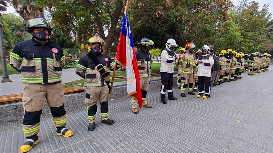 Encabezada por la máxima autoridad nacional, Bomberos de Salamanca y Río Hurtado realizan sus ceremonias de aniversario