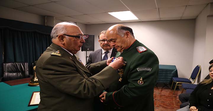 Bomberos de Chile homenajeó al Intendente del Biobío