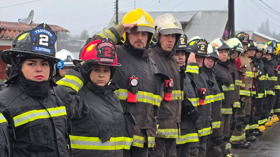 Ranking Top 30 ICREO: Bomberos de Chile lidera encuesta de confianza por 12° año consecutivo