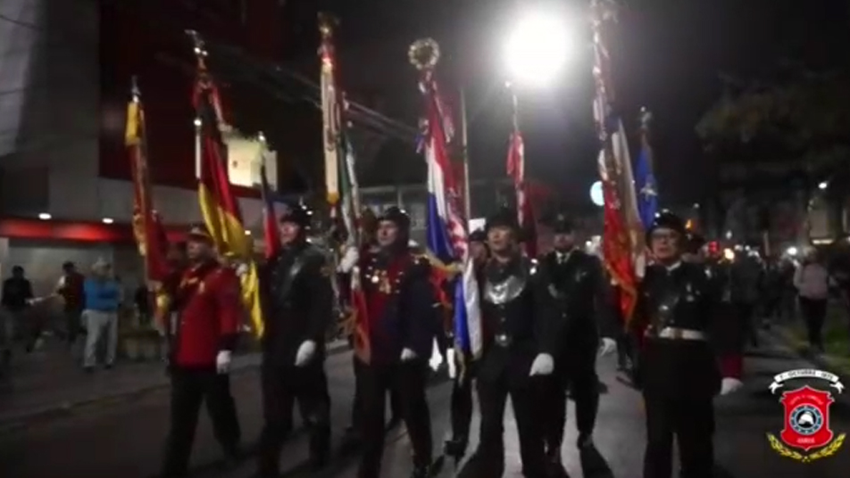 Cuerpo de Bomberos de Iquique rinde homenaje a los héroes navales 