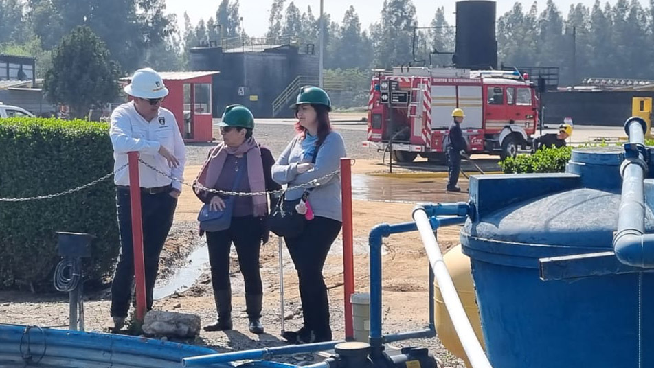 Experta en toxicología visitó la ANB para conocer los procesos y protocolos para limpieza de equipos