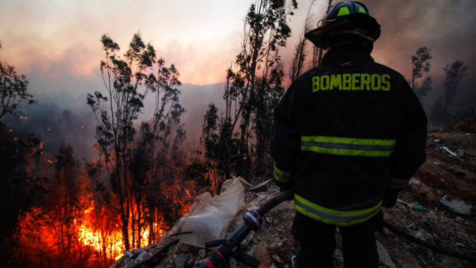 Bomberos de la Región de Valparaíso reciben 2.220 nuevos uniformes