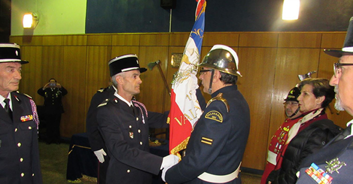 Ceremonia de entrega de nuevo estandarte a la 8ª Compañía de Valparaíso