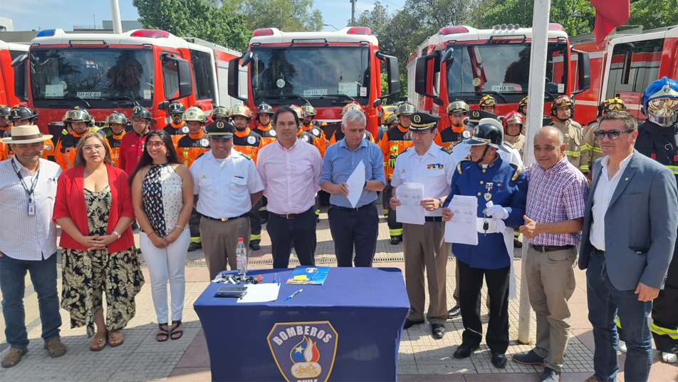 Bomberos de O'Higgins reciben 6 nuevas piezas de material mayor