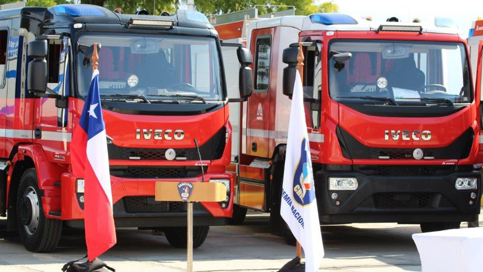 Bomberos de Buin, Curacaví, Til Til e Isla de Maipo reciben nuevos carros 