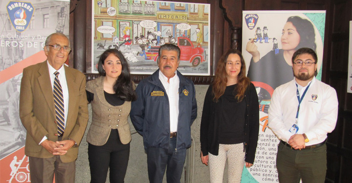 Presentación de la exposición “¡Agua, Fuego y Buen Humor!” de Tina Fuentes en Valparaíso