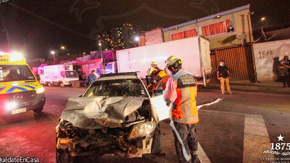 Colisión de dos vehículos dejó a cuatro personas lesionadas 