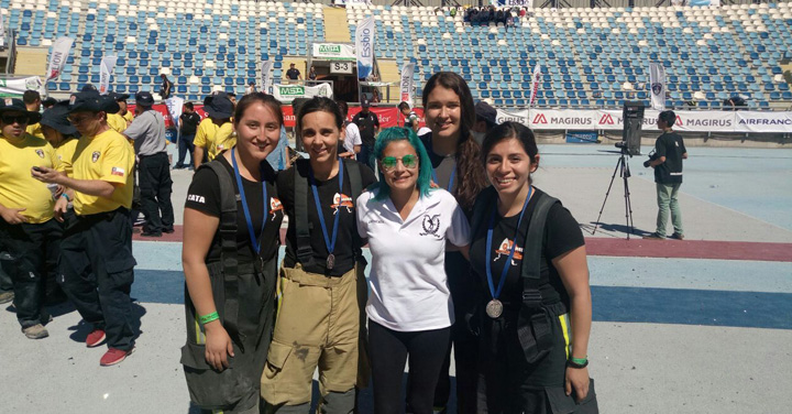 Equipo 47 del CB de Santiago donó premio obtenido en el Desafío Bomberos de Chile Zona Centro a equipo de Machalí