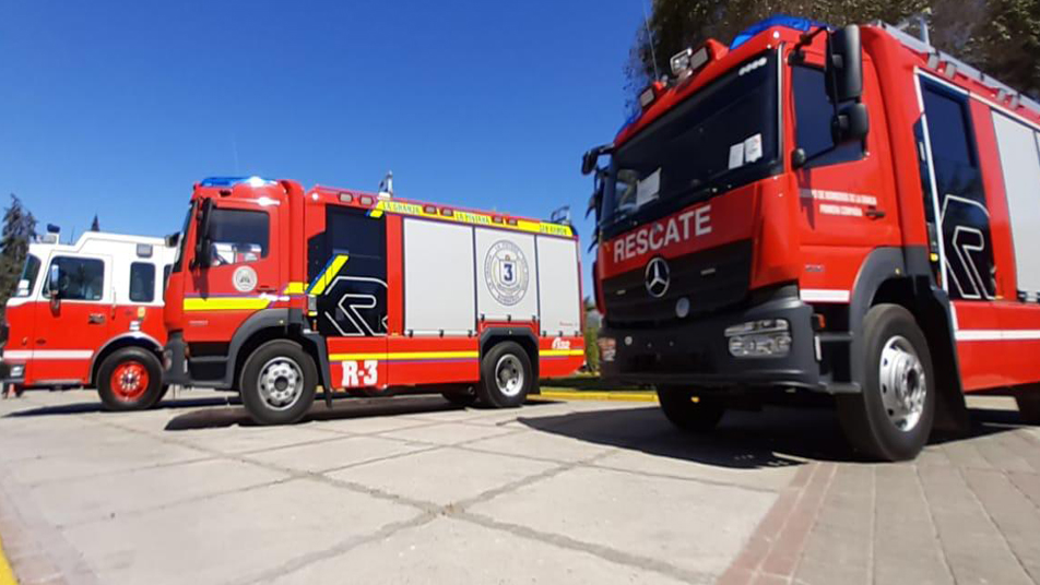 Cuerpo de Bomberos de La Granja recibió dos carros de rescate mediano y un porta escala