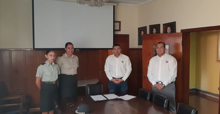 Bomberos de Iquique firmó protocolo de apoyo mutuo con Gendarmería 