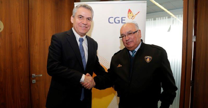 Bomberos de Chile y CGE firman convenio para fortalecer trabajo en situaciones de riesgo eléctrico