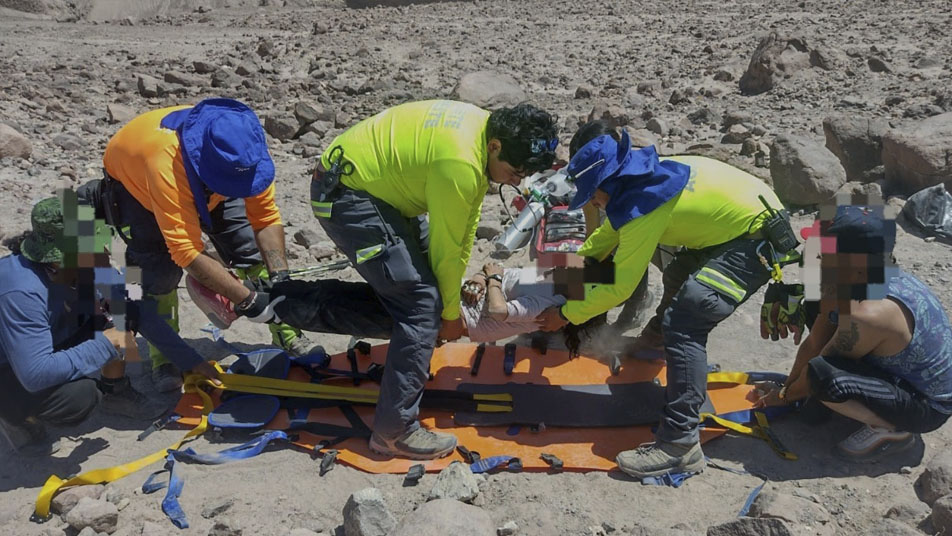 Bomberos de Arica atendieron a peregrinos lesionados y con problemas de salud
