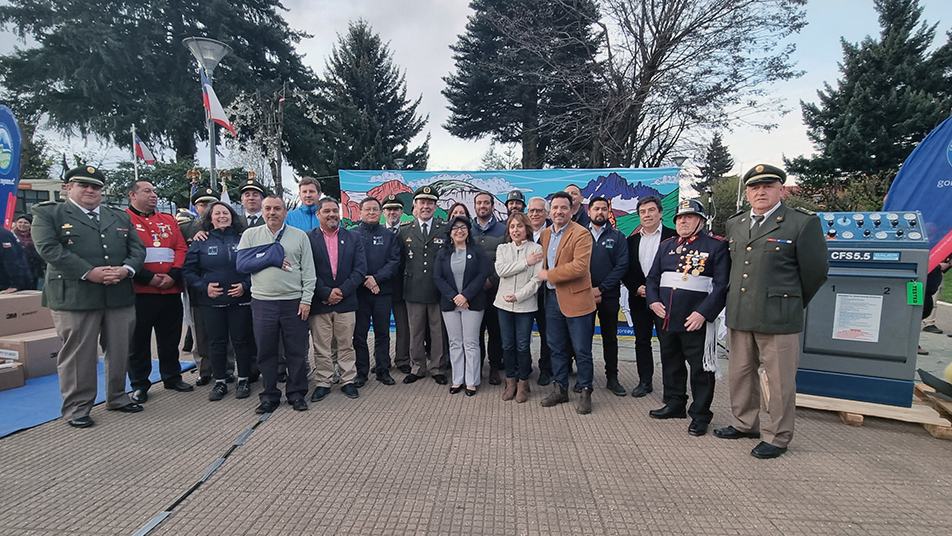 Gobierno Regional de Aysén concretó entrega de proyecto por más de 21 mil millones para Bomberos