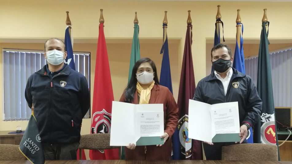 Cuerpo de Bomberos de Arica e Instituto Profesional Santo Tomás firman convenio de colaboración