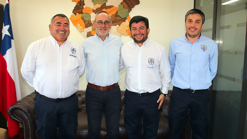 Primer encuentro entre el Cuerpo de Bomberos de Temuco y el nuevo Gobernador Regional de La Araucanía