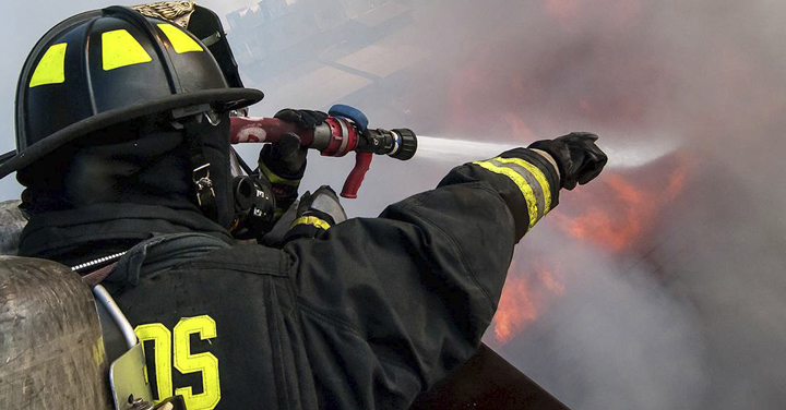 CADEM: el 99% de la población aprueba el trabajo de Bomberos en Santiago y Regiones