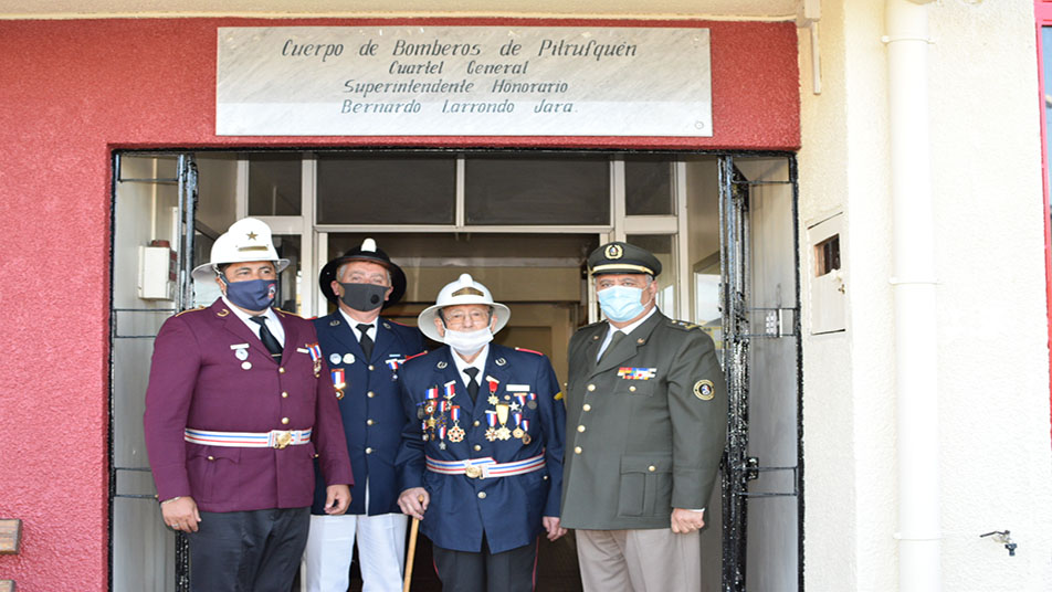 Cuerpo de Bomberos de Pitrufquén realiza reconocimiento a Don Bernardo Larrondo Jara, quien completó 75 años de servicio en la institución