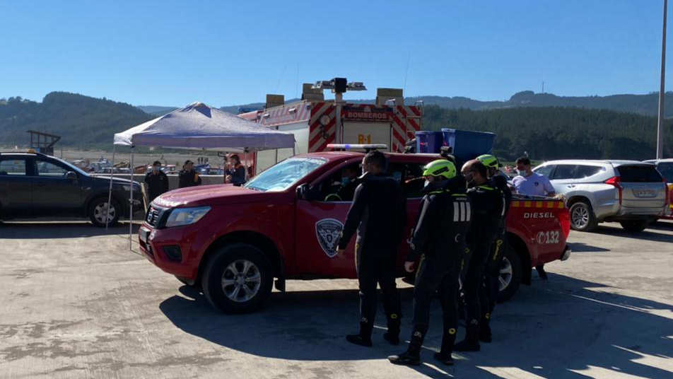 Bomberos de Paredones con apoyo de Pichilemu, Graneros y Constitución buscan a pescadores desaparecidos