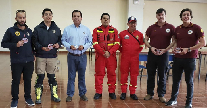 Bomberos de Arica finalizan curso BREI en Tacna