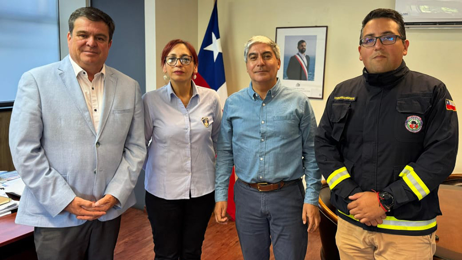 Reunión entre el Cuerpo de Bomberos de Pitrufquén y el Delegado Presidencial de La Araucanía