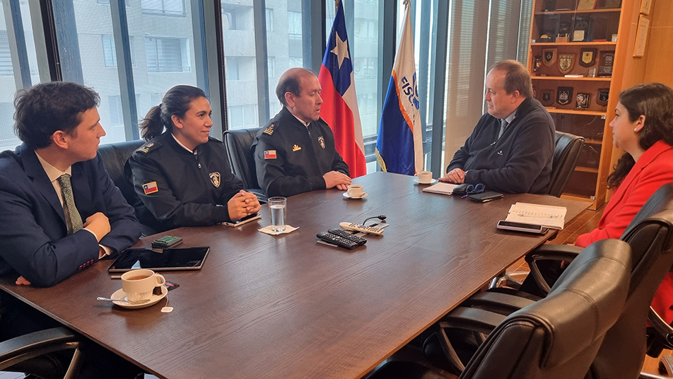 Fiscal Nacional y Presidente Nacional de Bomberos sostienen reunión de trabajo