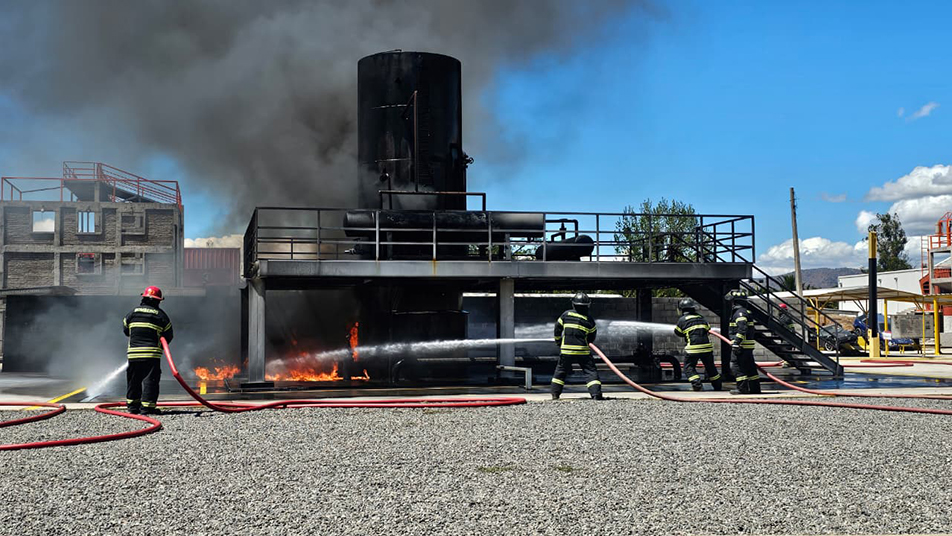 Mapfre Global Risks realiza en Chile la primera Competencia de Defensa contra Incendios de alto estándar junto a brigadistas industriales y Bomberos de Chile