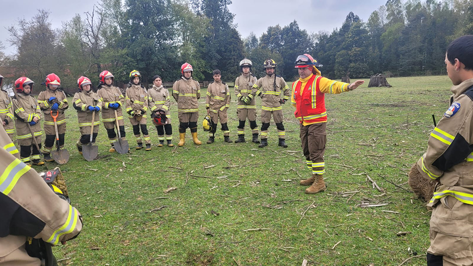 Incendios Forestales: Capacitación para los Bomberos de La Araucanía 