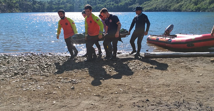 Bomberos recuperó cuerpo de persona desaparecida en Laguna La Mula en Alto Bío Bío 