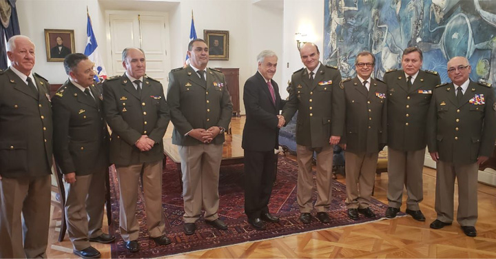 Presidente Sebastián Piñera recibió a la Directiva Nacional de Bomberos de Chile